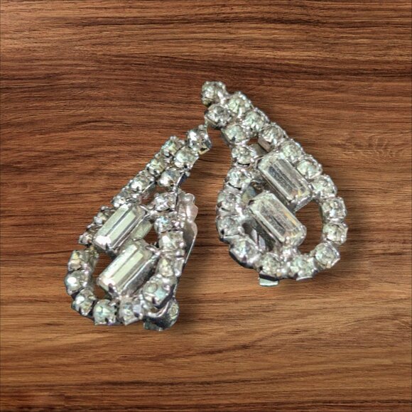 Vintage Rhinestone Clip-On Teardrop Cluster Earrings Sparkling Statement Jewelry - Picture 1 of 7